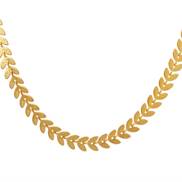 18K Gold leaf Necklace - Picture 1 of 1